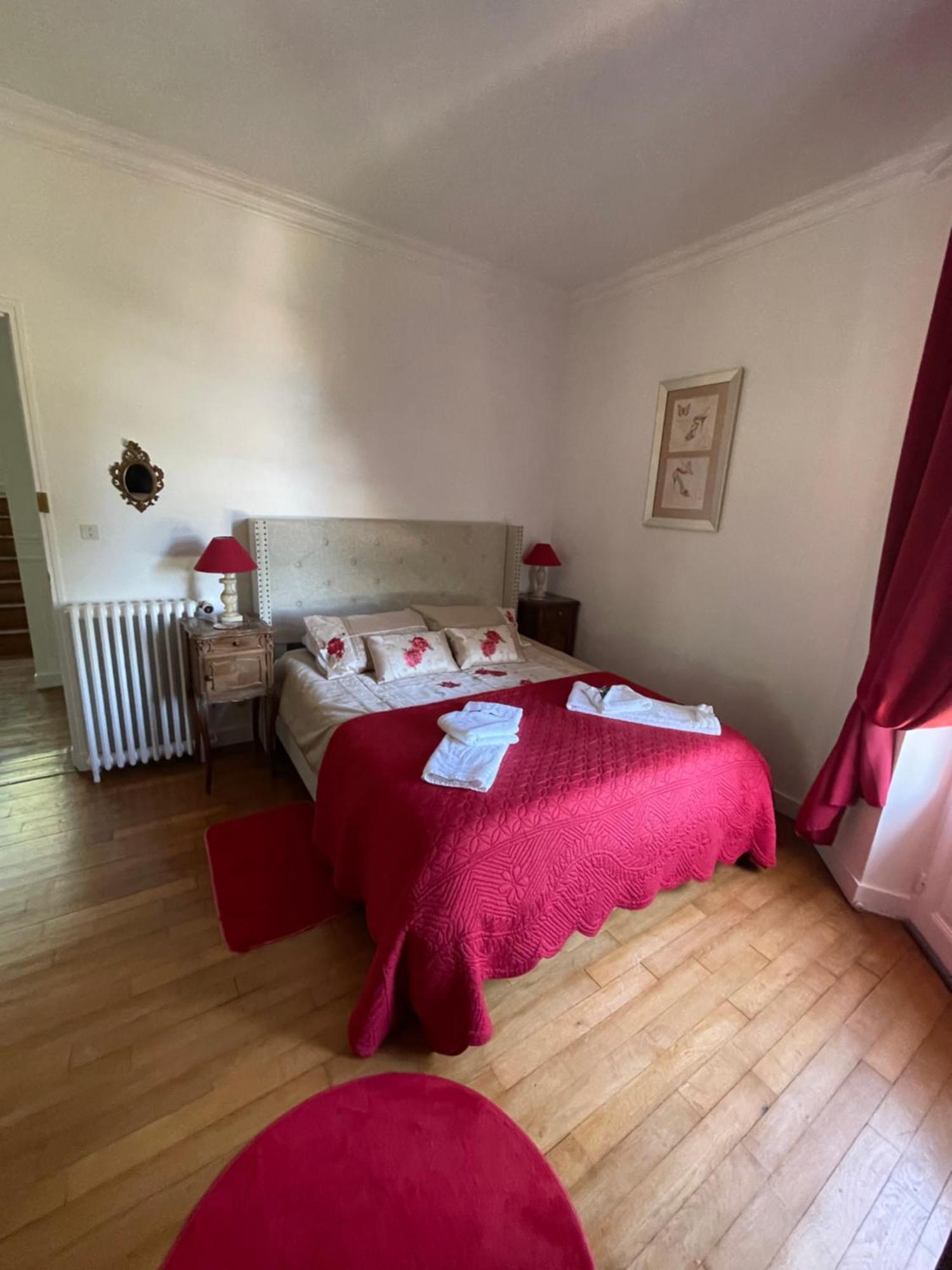 Vue Du Chateau D'Excideuil En Chambres Bagian luar foto