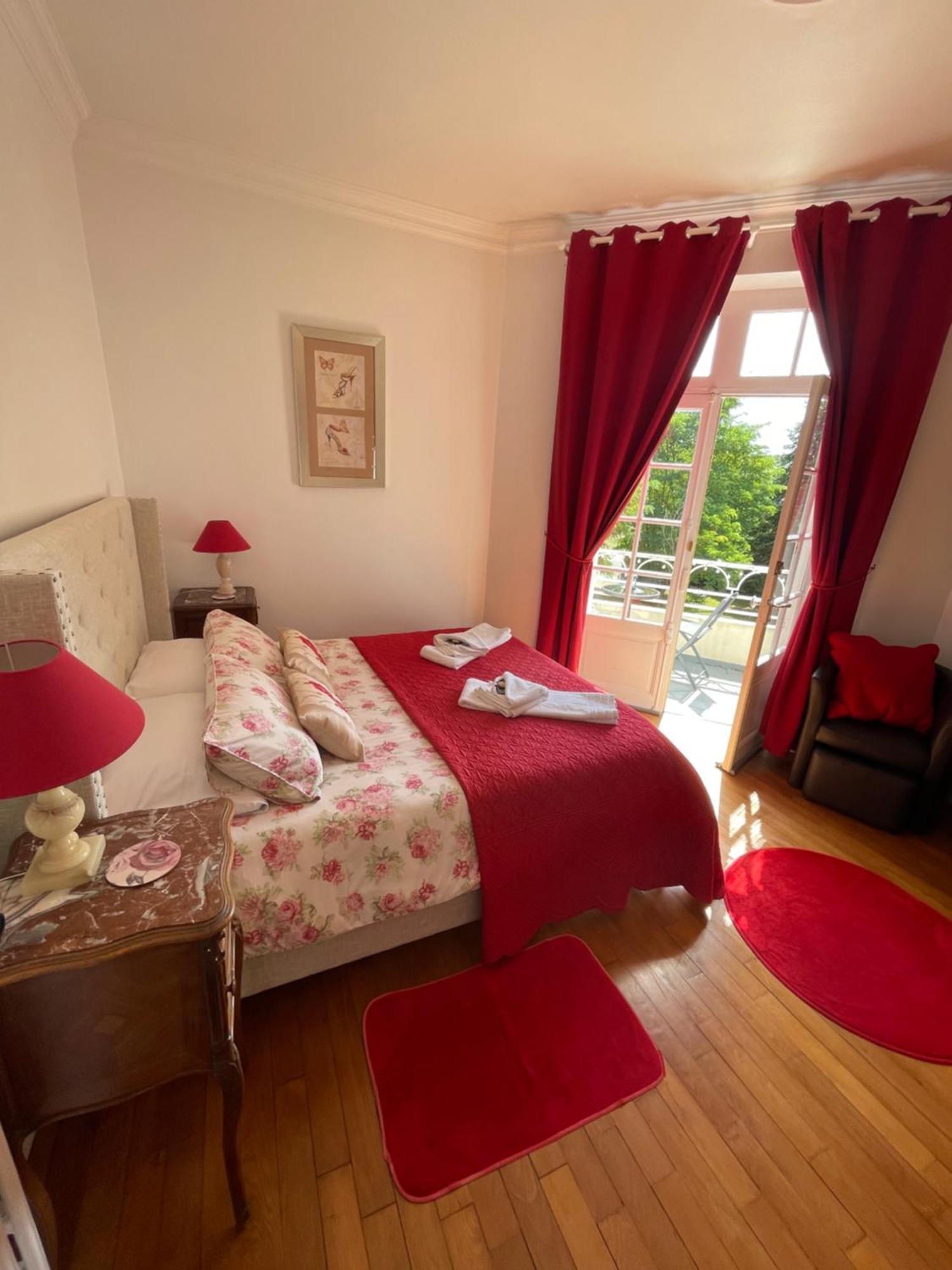 Vue Du Chateau D'Excideuil En Chambres Bagian luar foto
