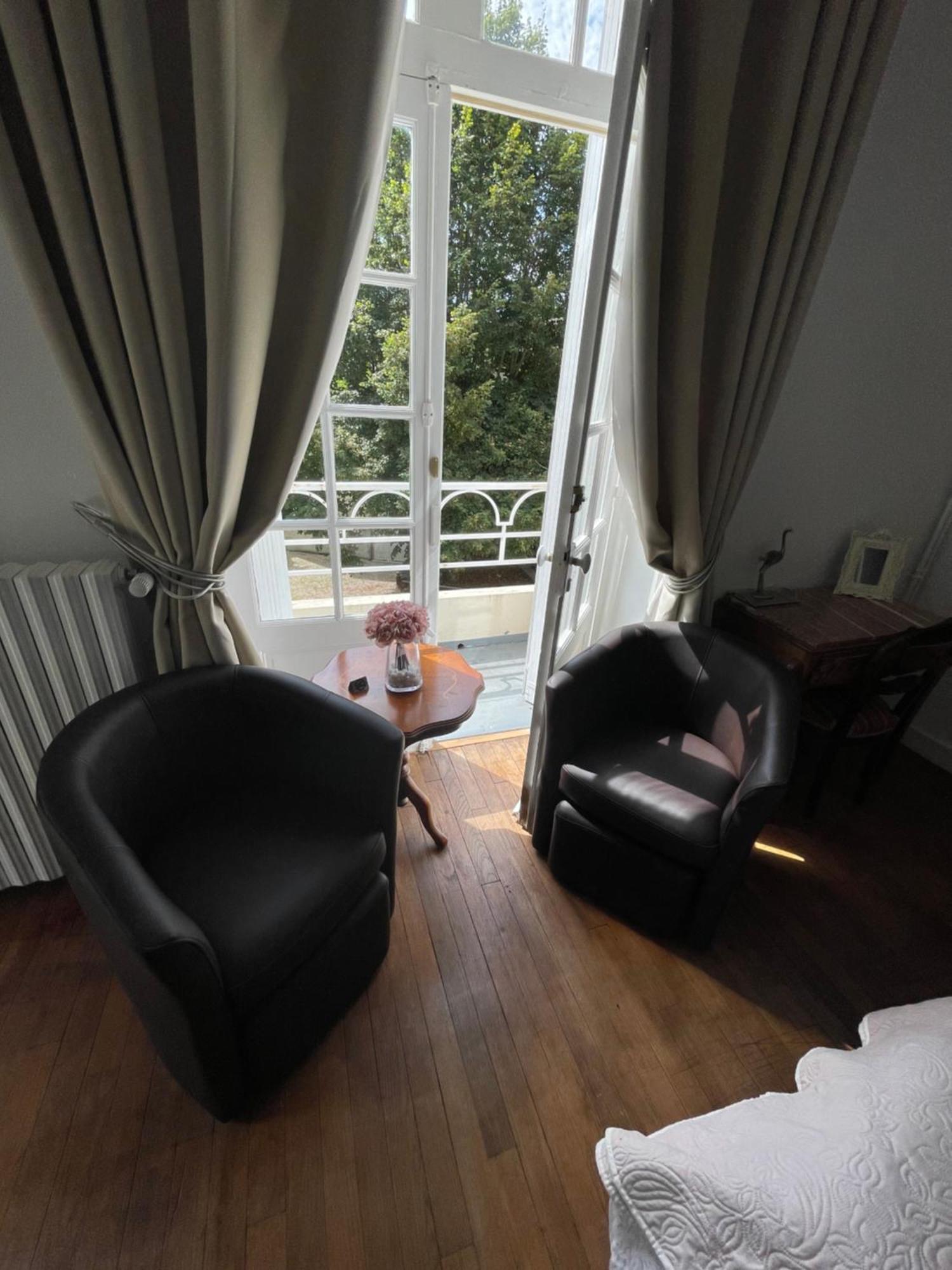 Vue Du Chateau D'Excideuil En Chambres Bagian luar foto
