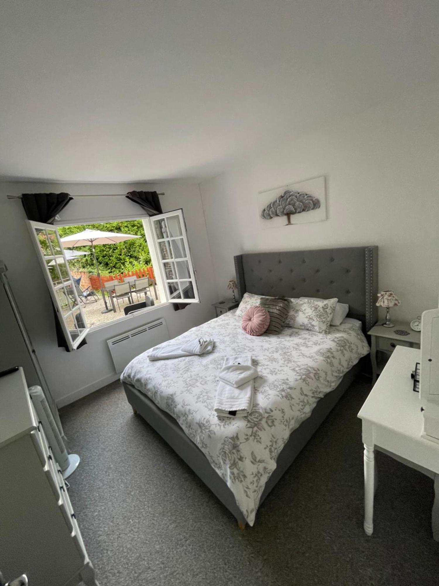 Vue Du Chateau D'Excideuil En Chambres Bagian luar foto