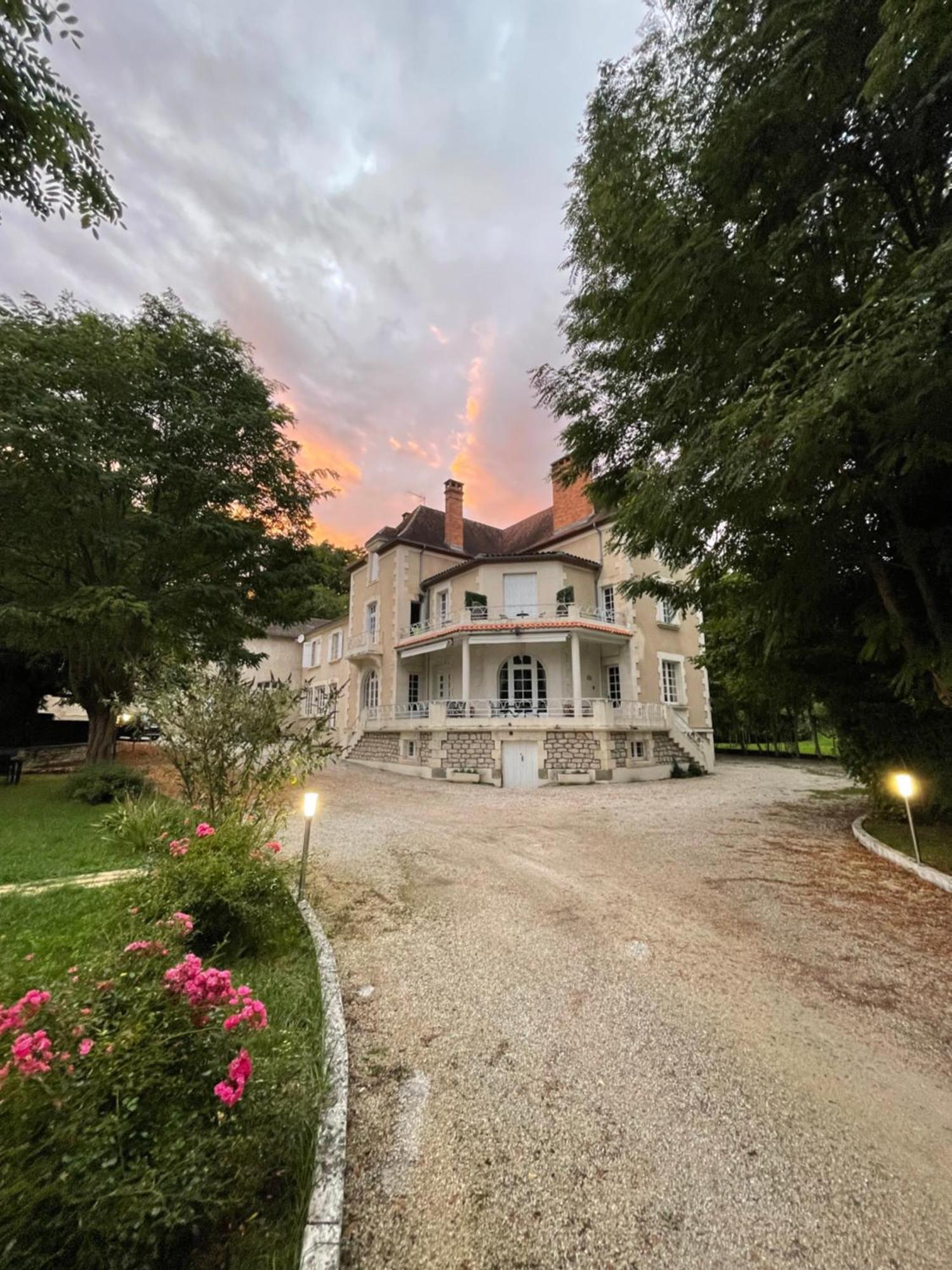 Vue Du Chateau D'Excideuil En Chambres Bagian luar foto