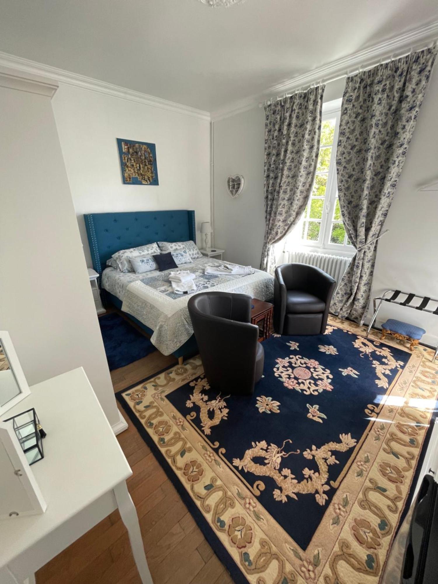Vue Du Chateau D'Excideuil En Chambres Bagian luar foto